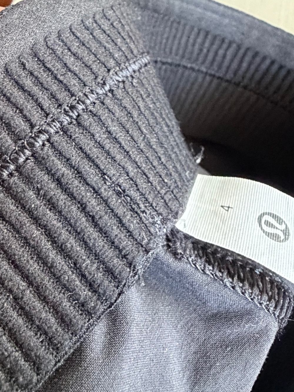 Lululemon Lightweight Mid-Rise Barrel-Leg Cropped Pant Black | Size 4 - Picture 4 of 12